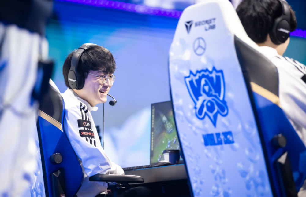 亚博- faker绷不住笑了 