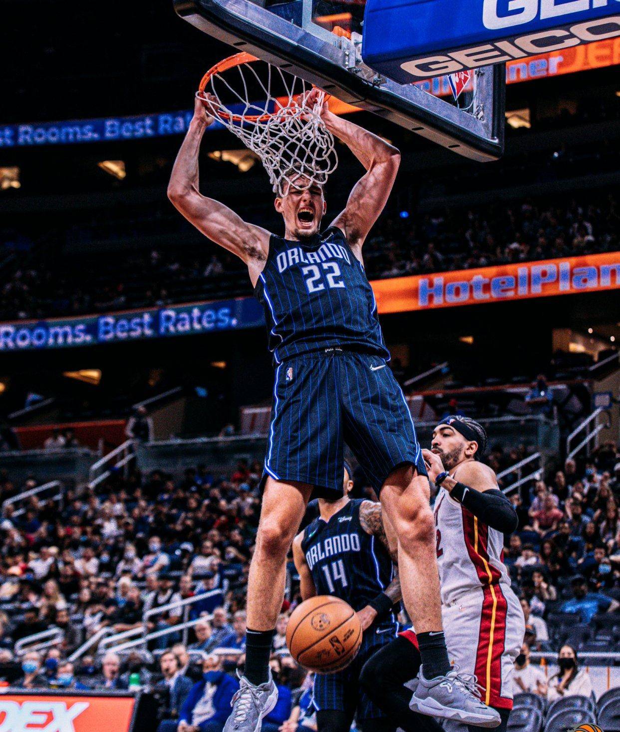 亚博-关于多伦多猛龙围绕全明星赛更衣室发声毕尔巴鄂竞技豪取连胜备战NBA常规赛，媒体一致点评：赛前多伦多猛龙防线松动的信息